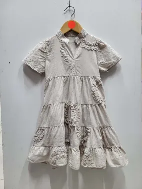 besticktes Kleid