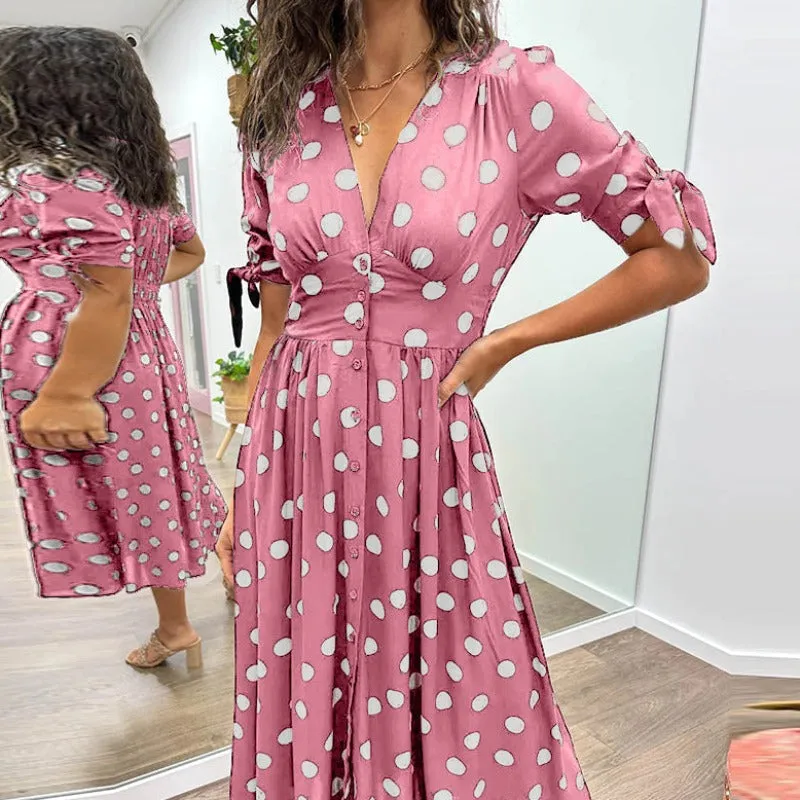 ELEGANTES KLEID MIT MODERNEN PUNKTEN