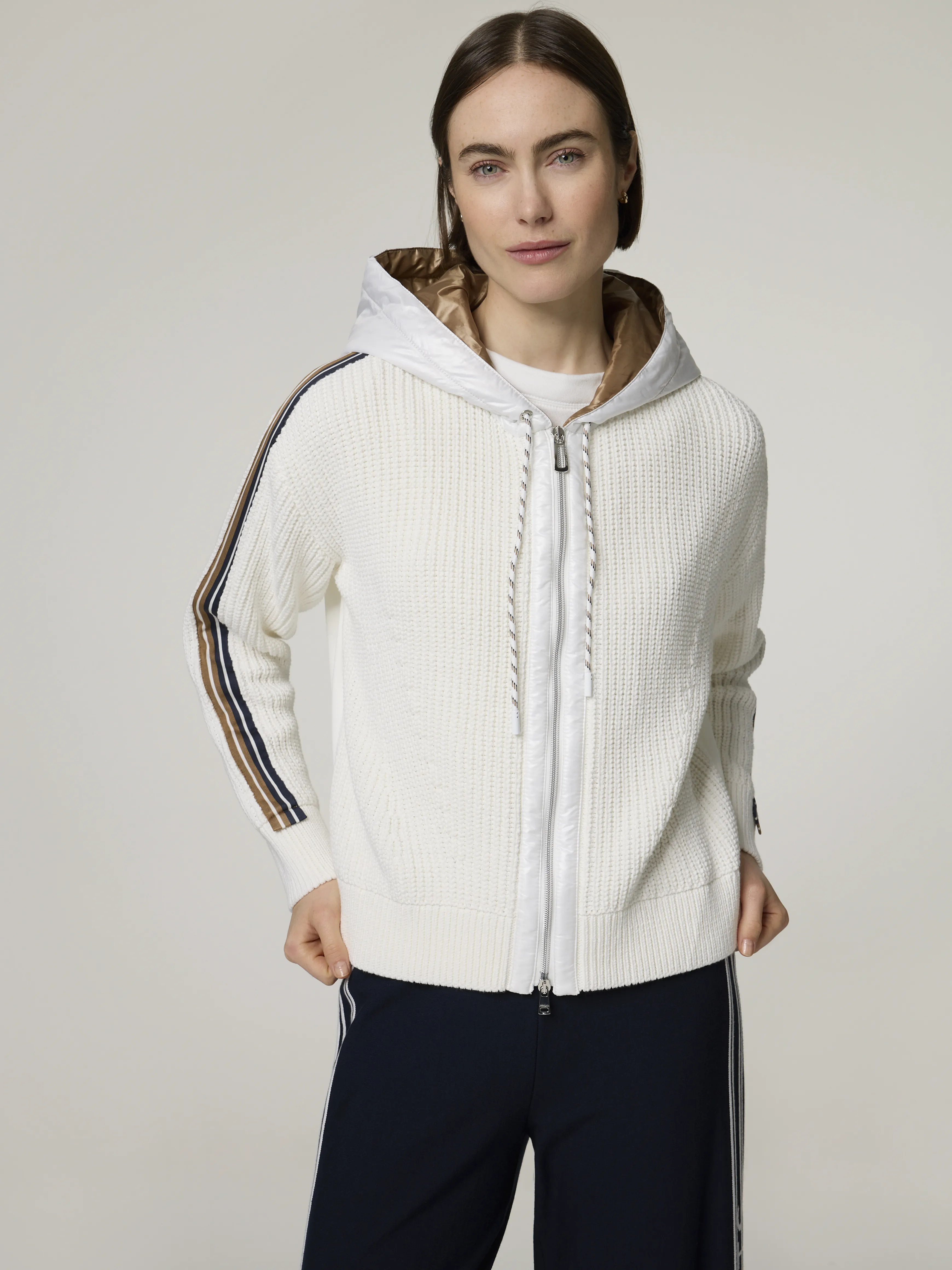 Strickjacke mit Kapuze